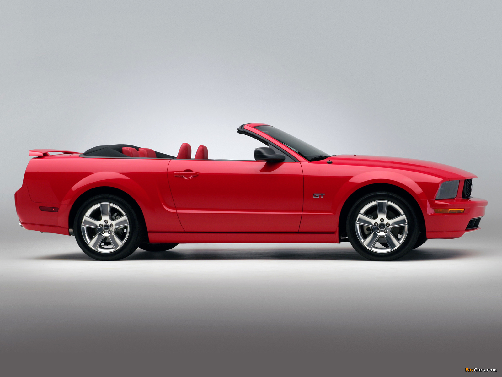 Mustang GT Convertible 2005–08 wallpapers (1600 x 1200)