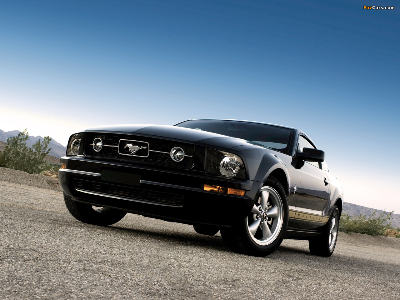 Photos of Mustang Coupe 2005–08 (1280 x 960)