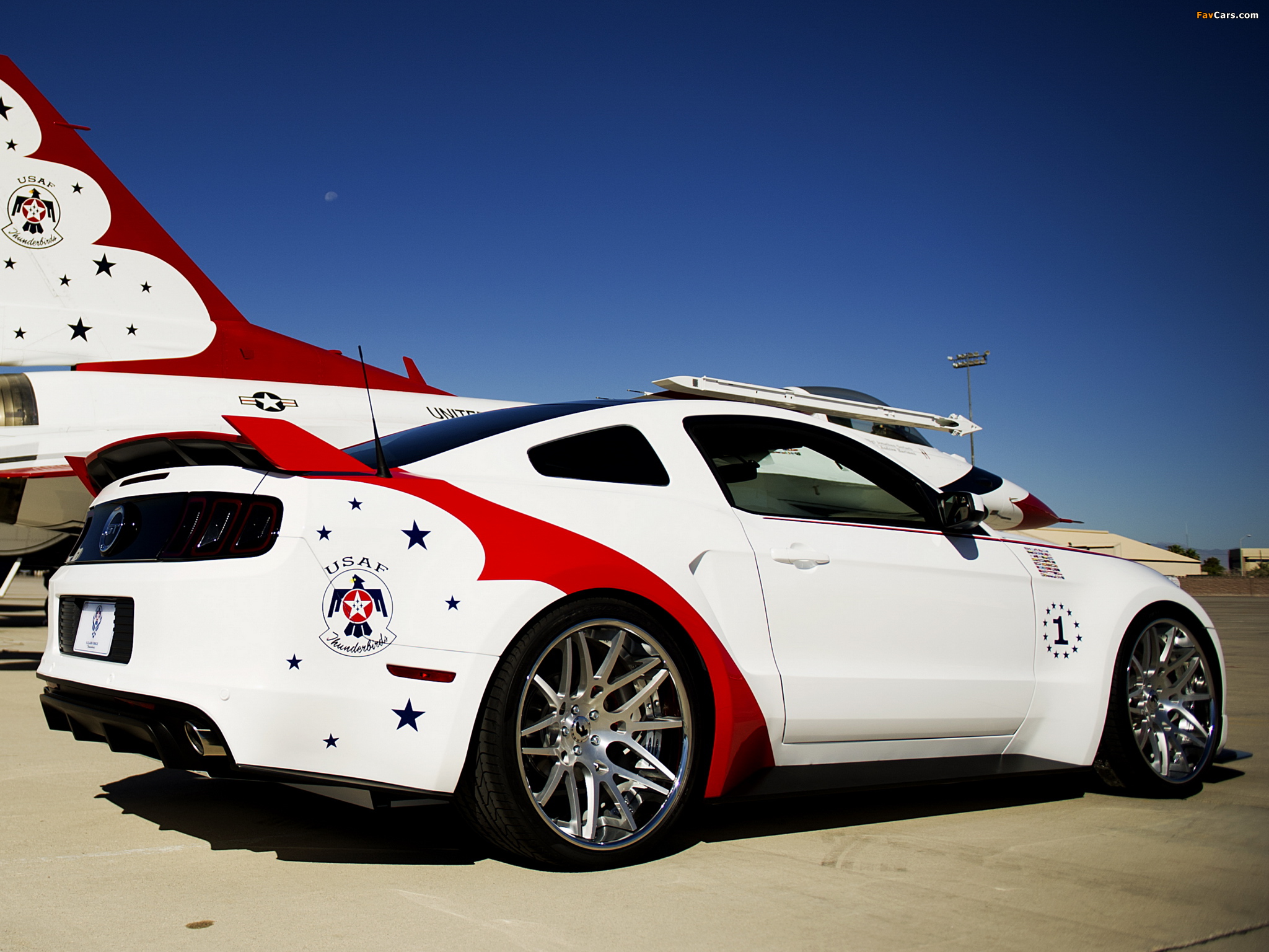 Photos of Mustang GT U.S. Air Force Thunderbirds Edition 2013 (2048 x 1536)