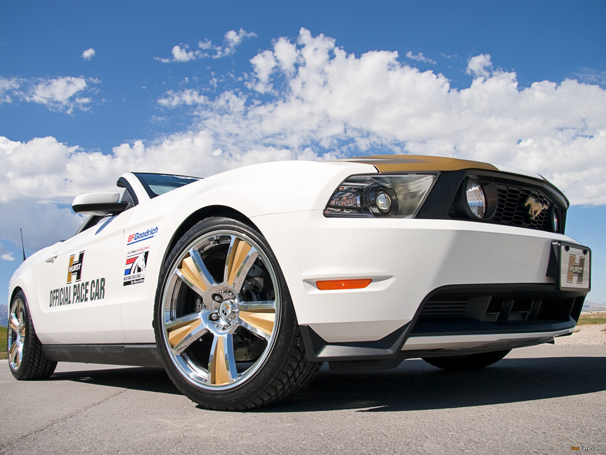 Pictures of Hurst Mustang Convertible Pace Car 2009 (2048 x 1536)