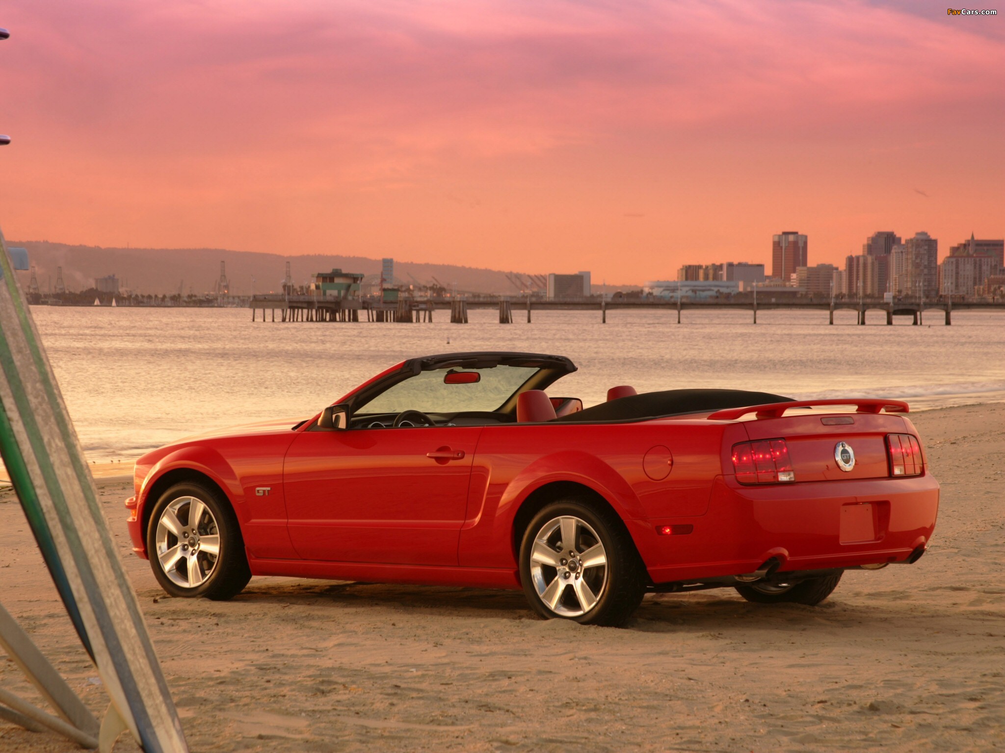Mustang GT Convertible 2005–08 wallpapers (2048 x 1536)