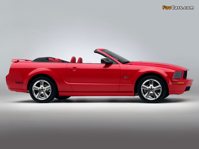 Mustang GT Convertible 2005–08 wallpapers (640 x 480)