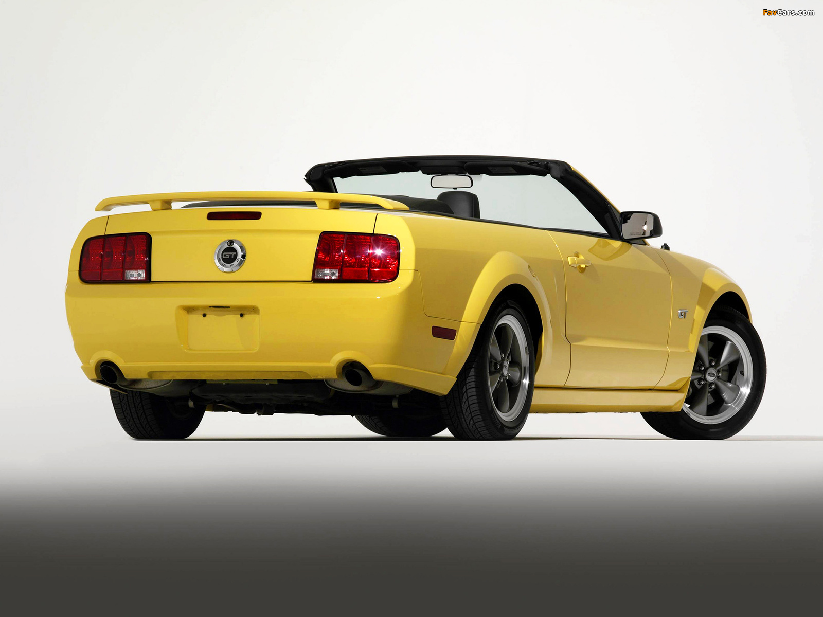 Mustang GT Convertible 2005–08 wallpapers (1600 x 1200)