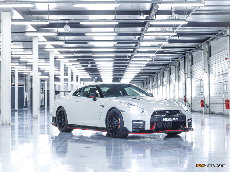 Nissan GT-R Nismo UK-spec (R35) 2017 pictures (800 x 600)