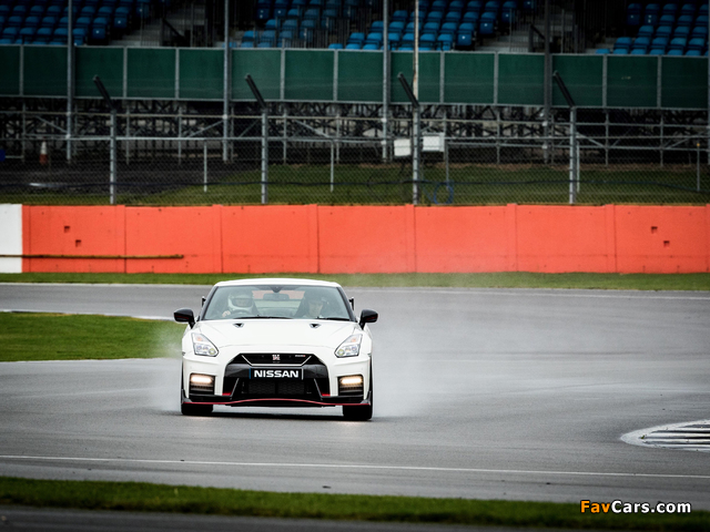 Pictures of Nissan GT-R Nismo UK-spec (R35) 2017 (640 x 480)