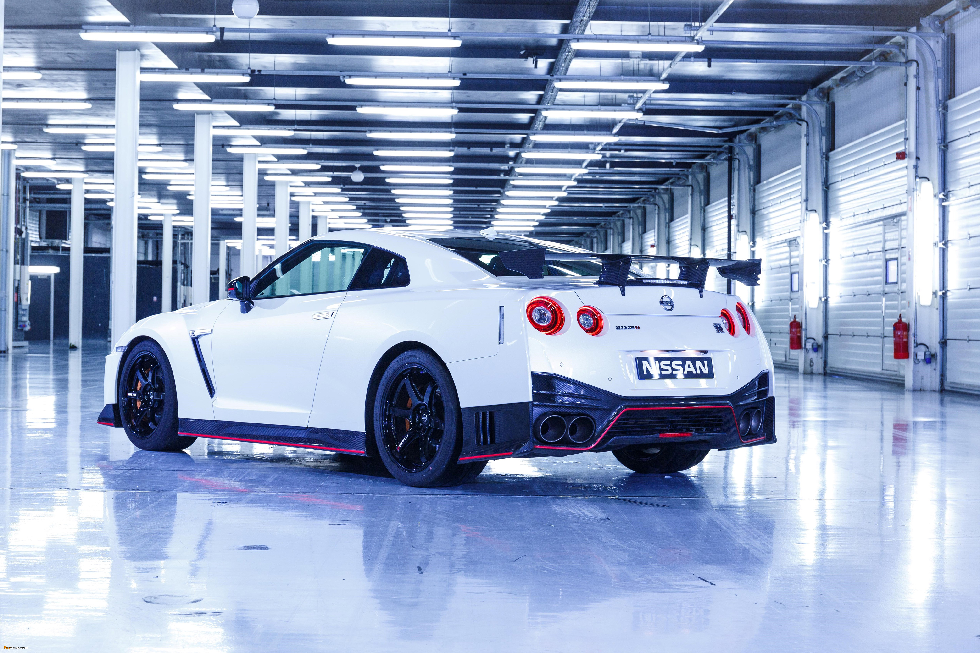 Pictures of Nissan GT-R Nismo UK-spec (R35) 2017 (4096 x 2731)