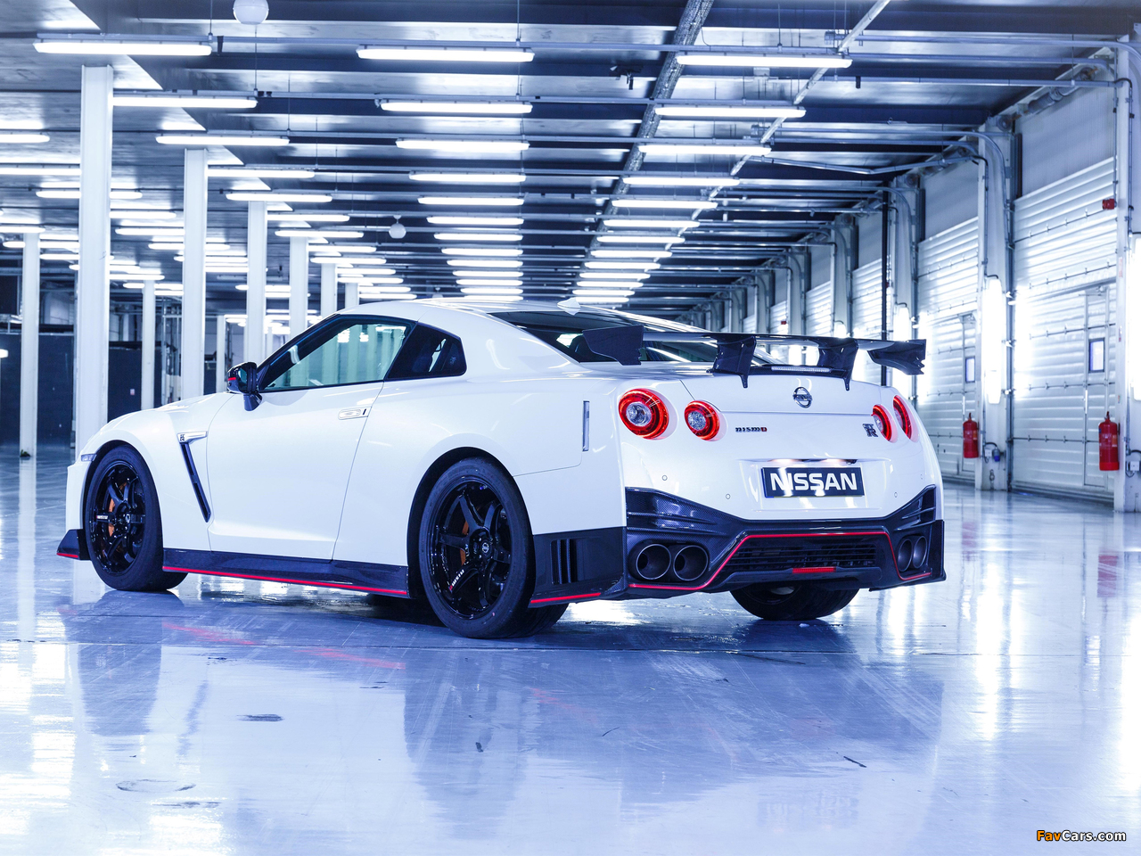 Pictures of Nissan GT-R Nismo UK-spec (R35) 2017 (1280 x 960)