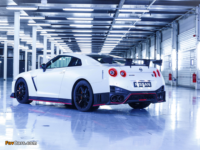 Pictures of Nissan GT-R Nismo UK-spec (R35) 2017 (640 x 480)