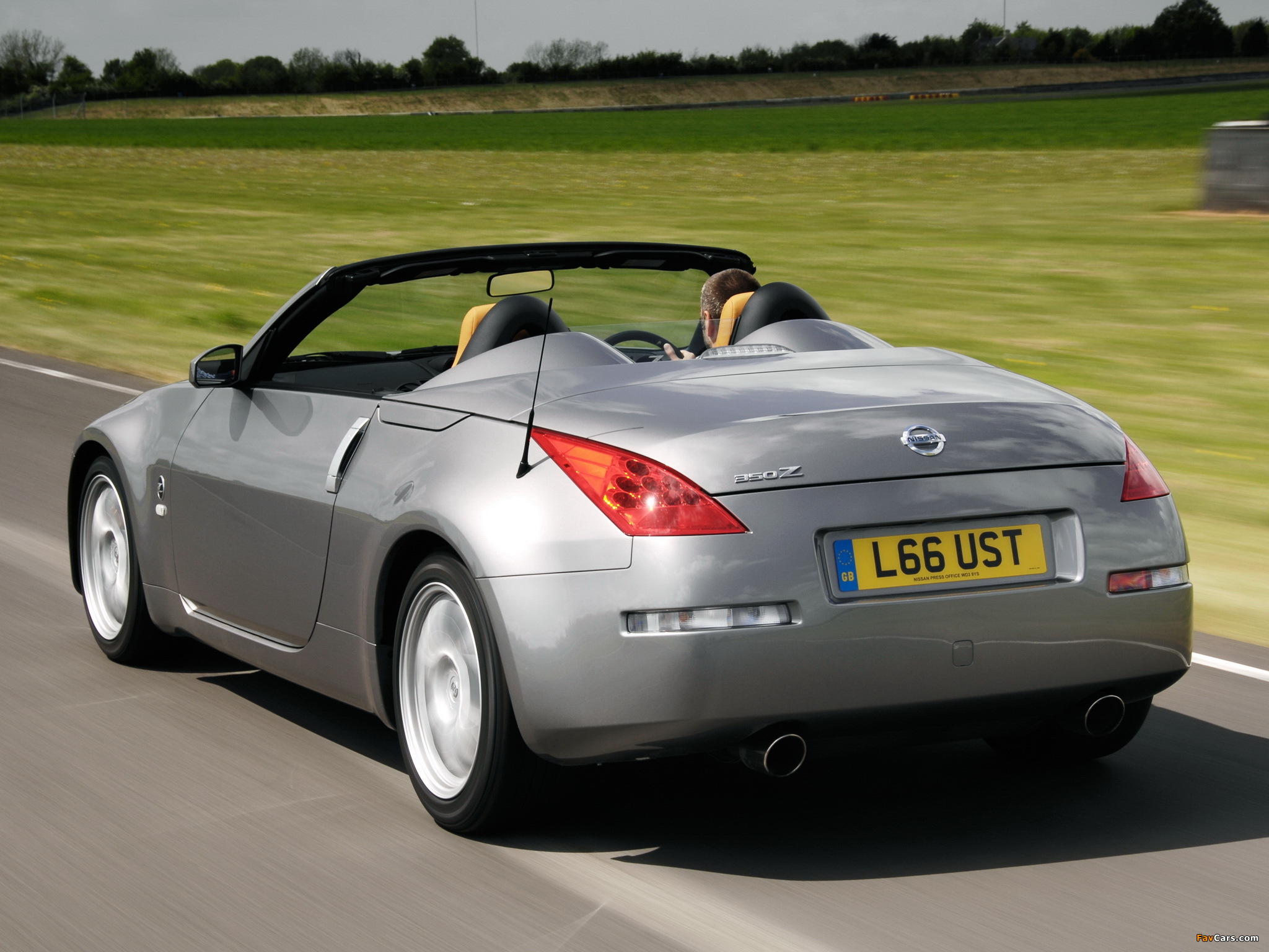 Nissan 350Z Roadster UK-spec (Z33) 2007–09 wallpapers (2048 x 1536)