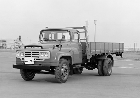 Photos of Nissan 680 1959–69