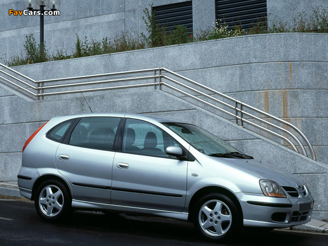 Images of Nissan Almera Tino (V10) 2000–06 (640 x 480)
