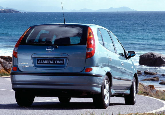Images of Nissan Almera Tino (V10) 2000–06