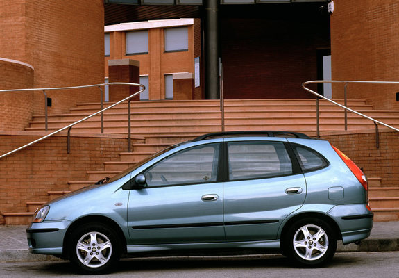 Nissan Almera Tino (V10) 2000–06 images