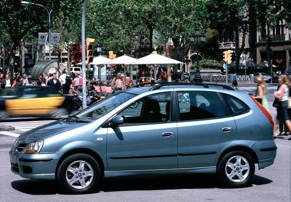 Nissan Almera Tino (V10) 2000–06 photos