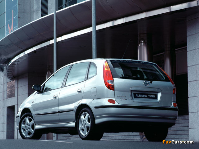 Pictures of Nissan Almera Tino (V10) 2000–06 (640 x 480)