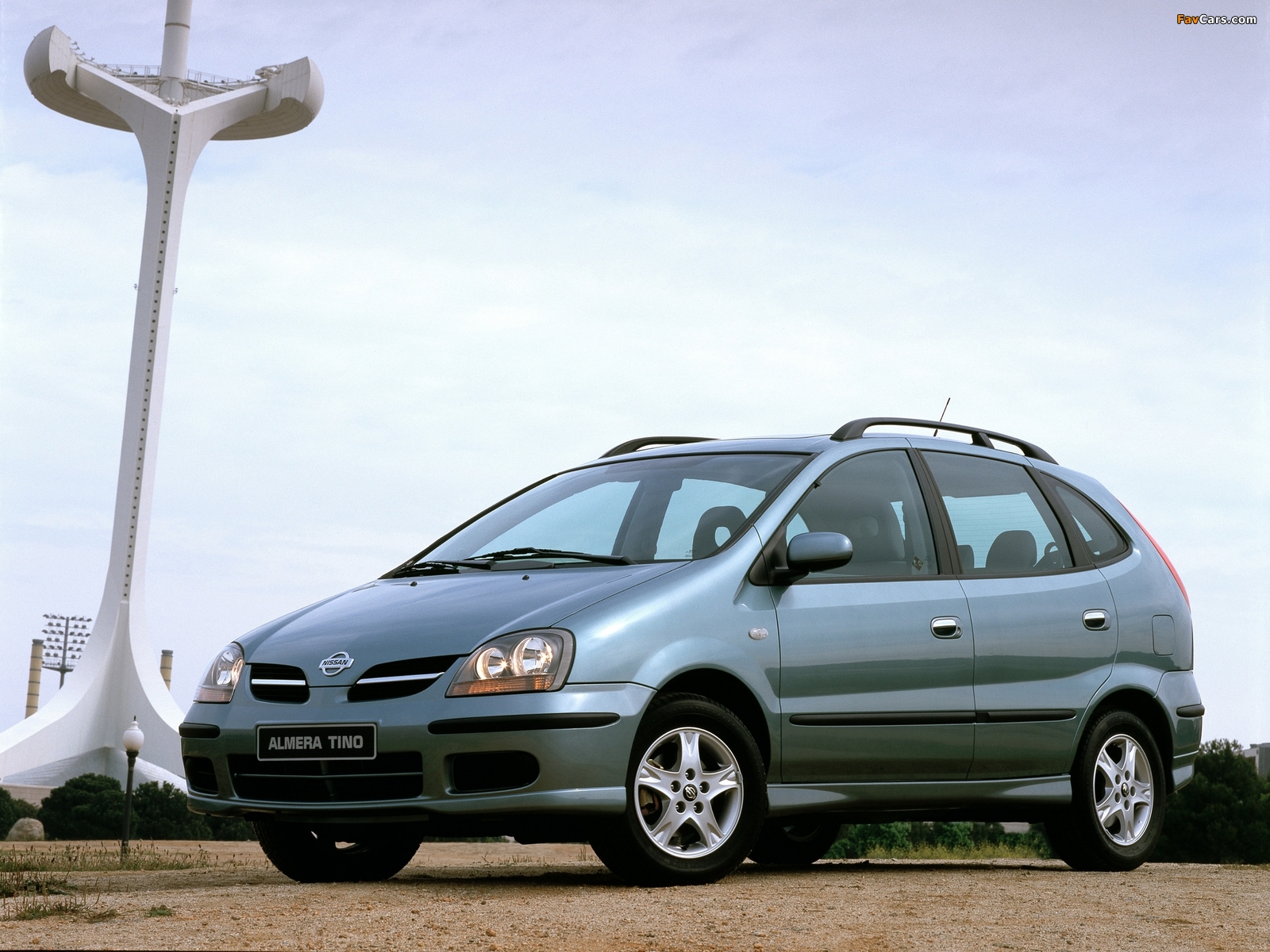 Pictures of Nissan Almera Tino (V10) 2000–06 (1600 x 1200)