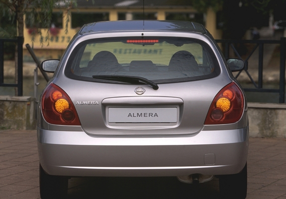 Images of Nissan Almera 5-door (N16) 2003–06