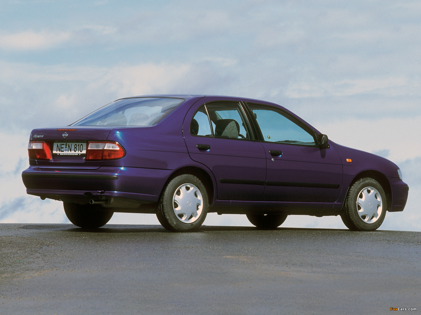 Photos of Nissan Almera Sedan (N15) 1998–2000 (1600 x 1200)