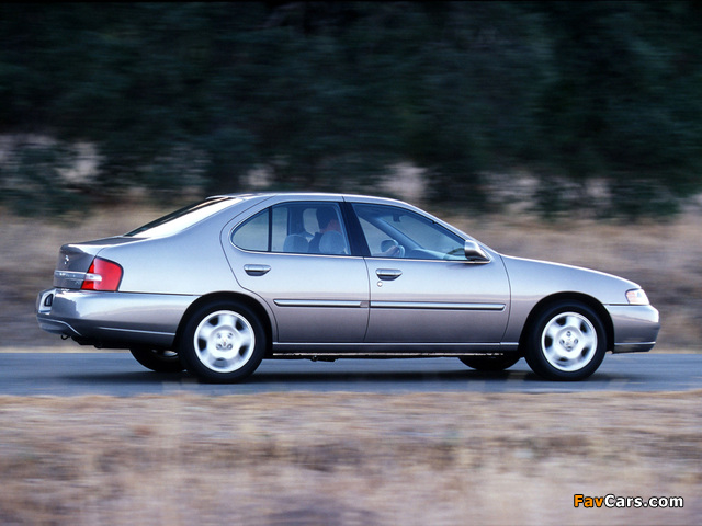 Photos of Nissan Altima 2001–02 (640 x 480)