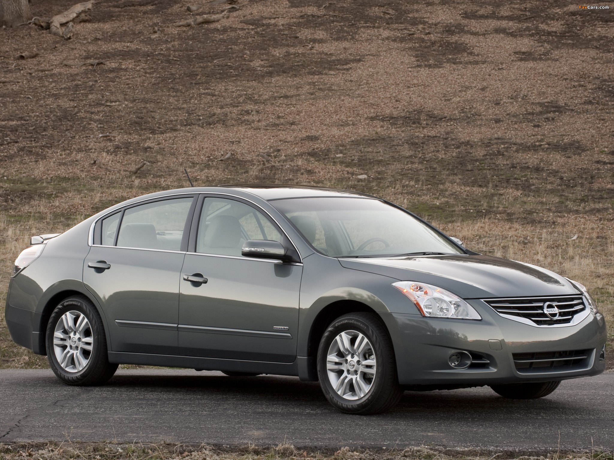 Pictures of Nissan Altima Hybrid (L32) 2010–12 (2048 x 1536)