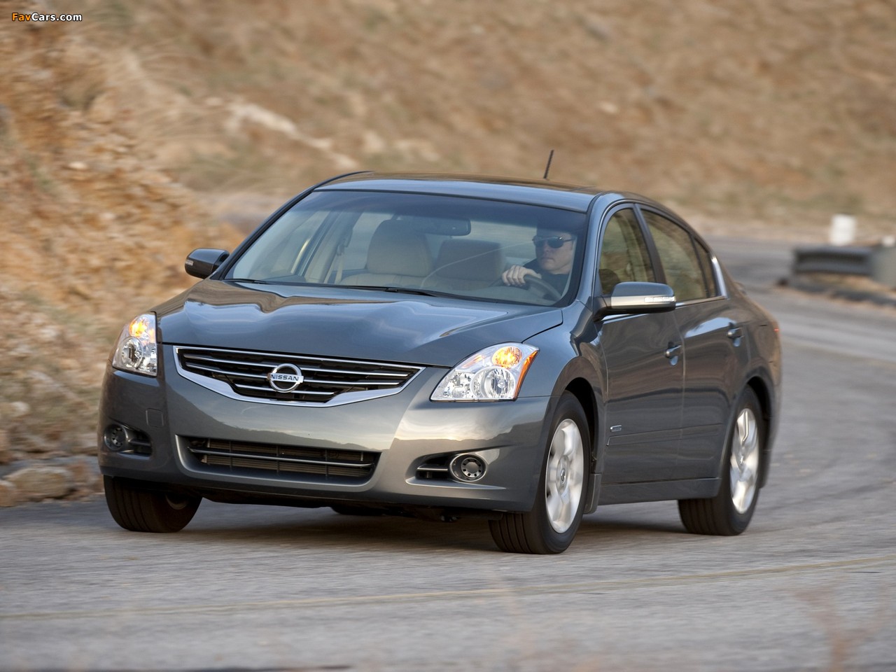 Pictures of Nissan Altima Hybrid (L32) 2010–12 (1280 x 960)