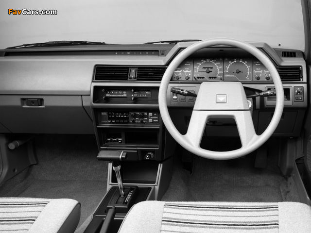 Images of Nissan Bluebird SSS Sedan (U11) 1983–85 (640 x 480)