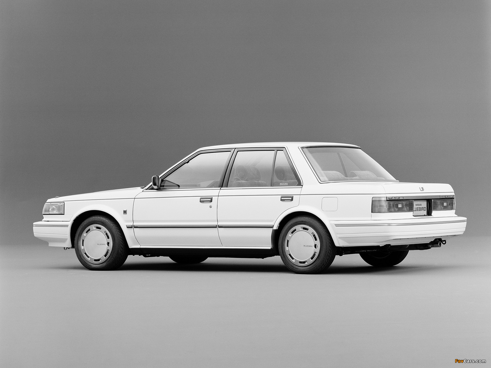 Images of Nissan Bluebird Maxima Sedan (U11) 1986–88 (1600 x 1200)