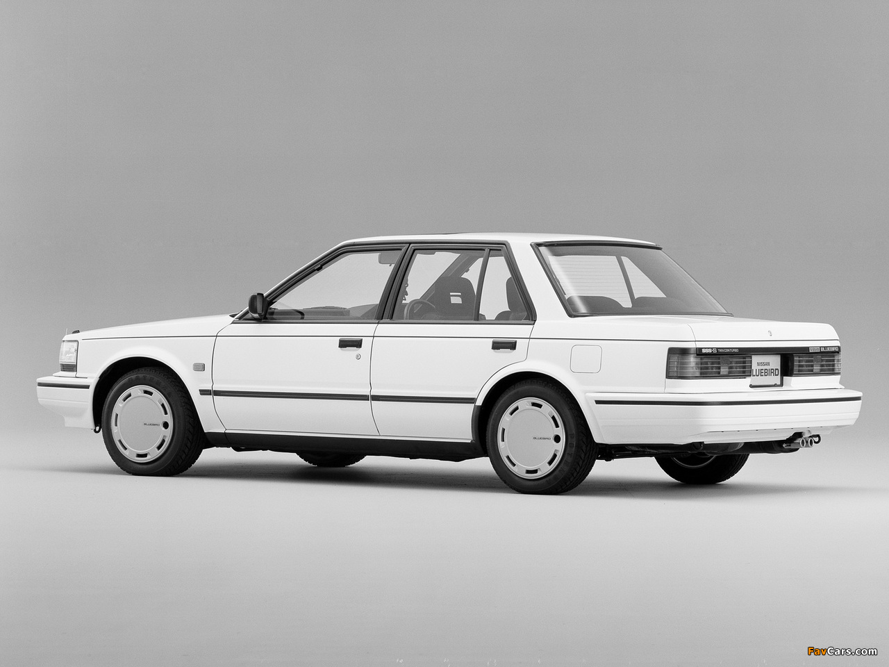 Nissan Bluebird SSS Sedan (U11) 1985–87 photos (1280 x 960)
