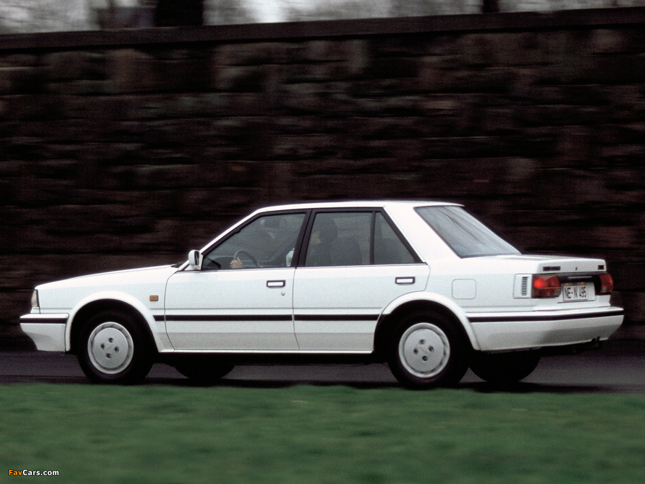 Nissan Bluebird Sedan (T72) 1987–90 images (1280 x 960)