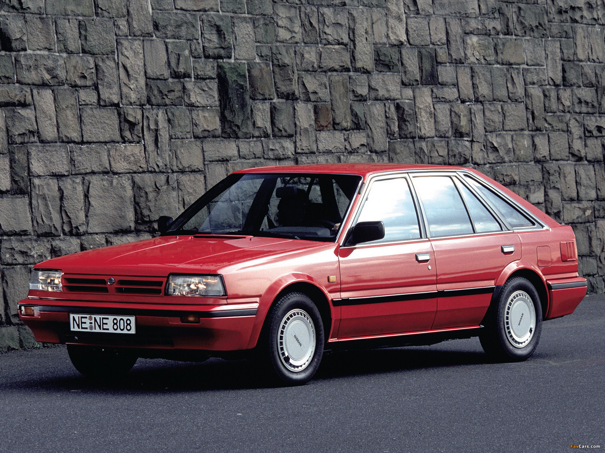 Nissan Bluebird Hatchback (T72) 1987–90 pictures (2048 x 1536)