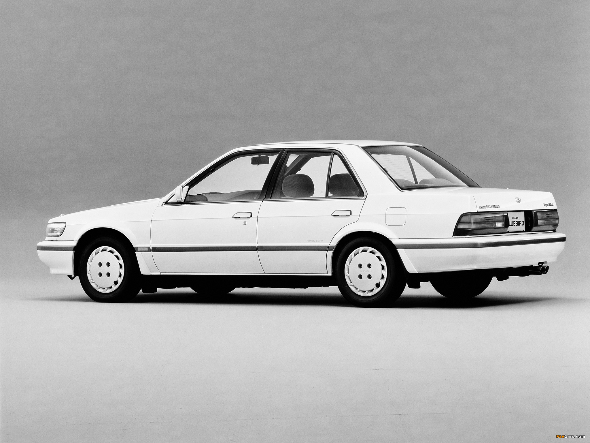 Nissan Bluebird Sedan (U12) 1987–91 pictures (2048 x 1536)