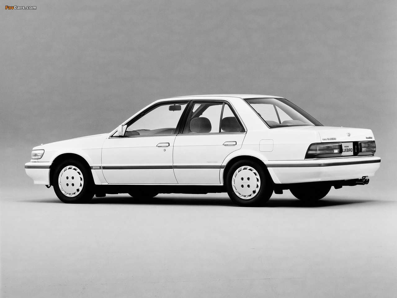 Nissan Bluebird Sedan (U12) 1987–91 pictures (1280 x 960)
