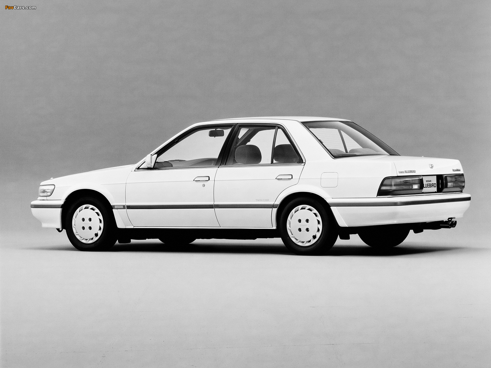 Nissan Bluebird Sedan (U12) 1987–91 pictures (1600 x 1200)