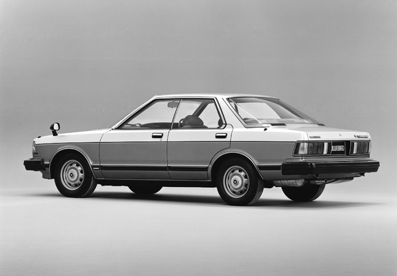 Photos of Nissan Bluebird Hardtop (910) 1982–83