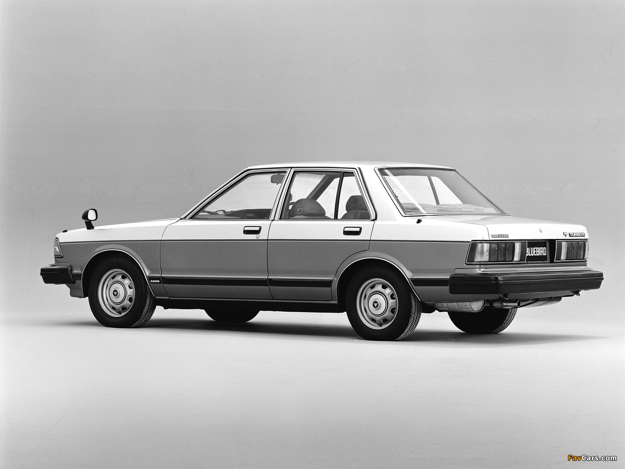 Pictures of Nissan Bluebird Sedan (910) 1979–83 (1280 x 960)