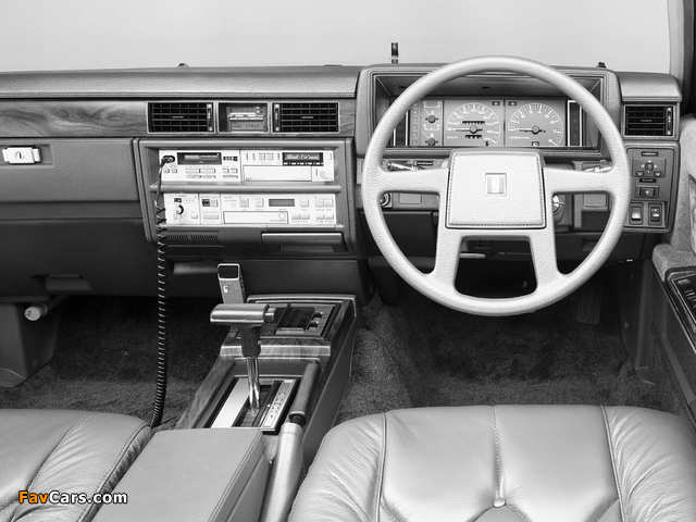 Images of Nissan Cedric Sedan (Y30) 1983–85 (640 x 480)