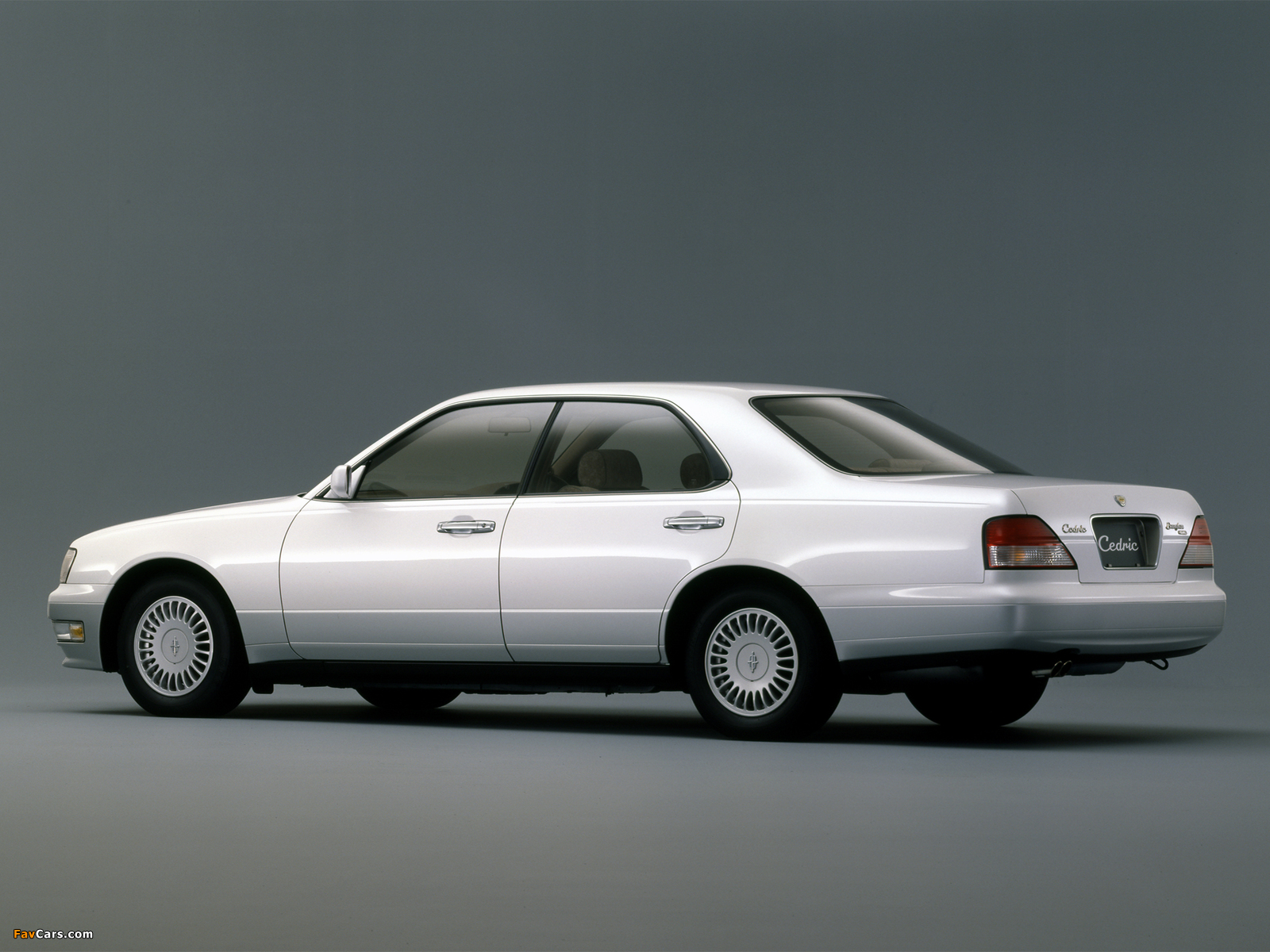 Nissan Cedric Brougham (Y33) 1995–97 wallpapers (1600 x 1200)
