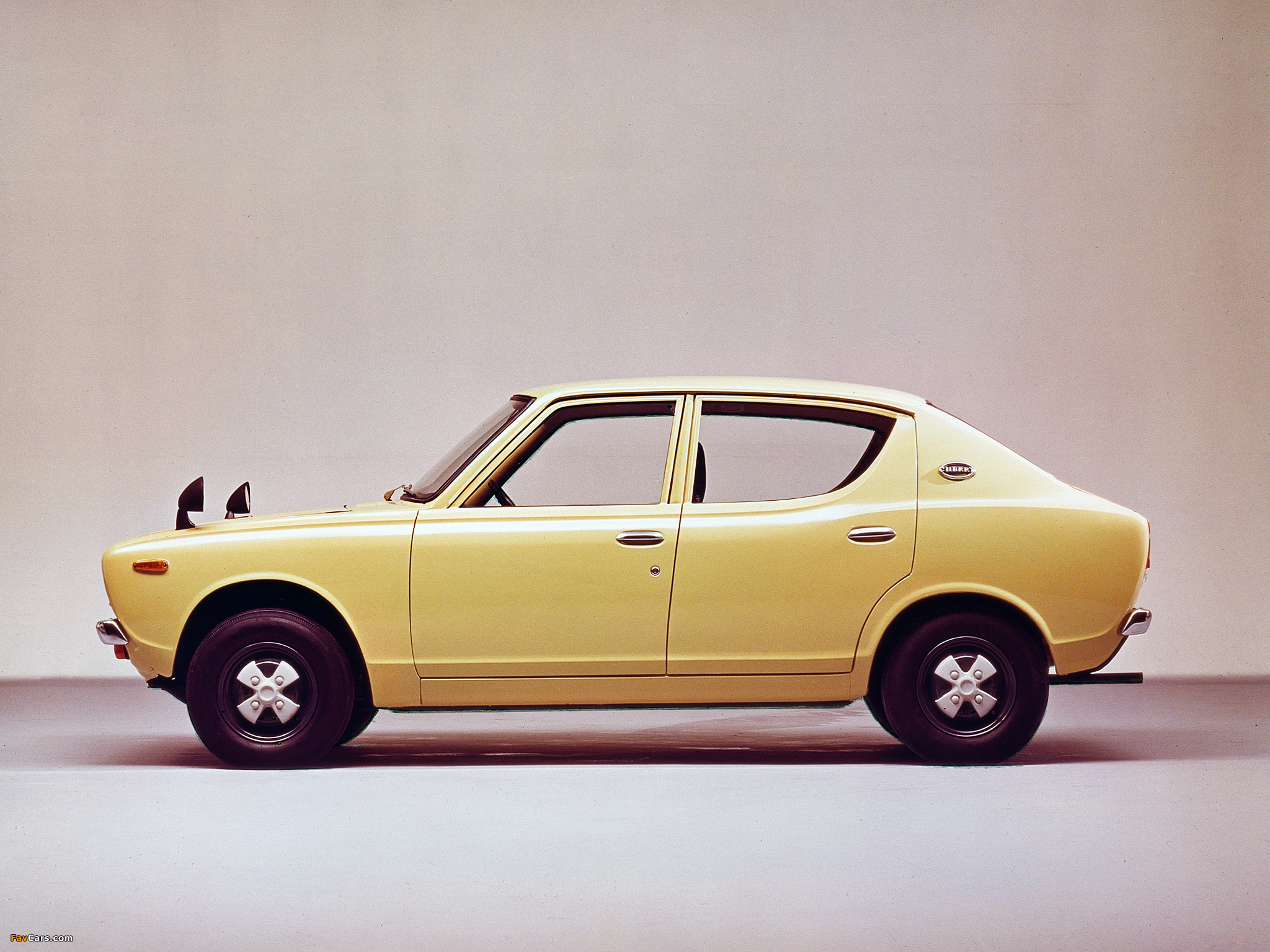 Pictures of Nissan Cherry 4-door Sedan (E10) 1970–74 (2048 x 1536)