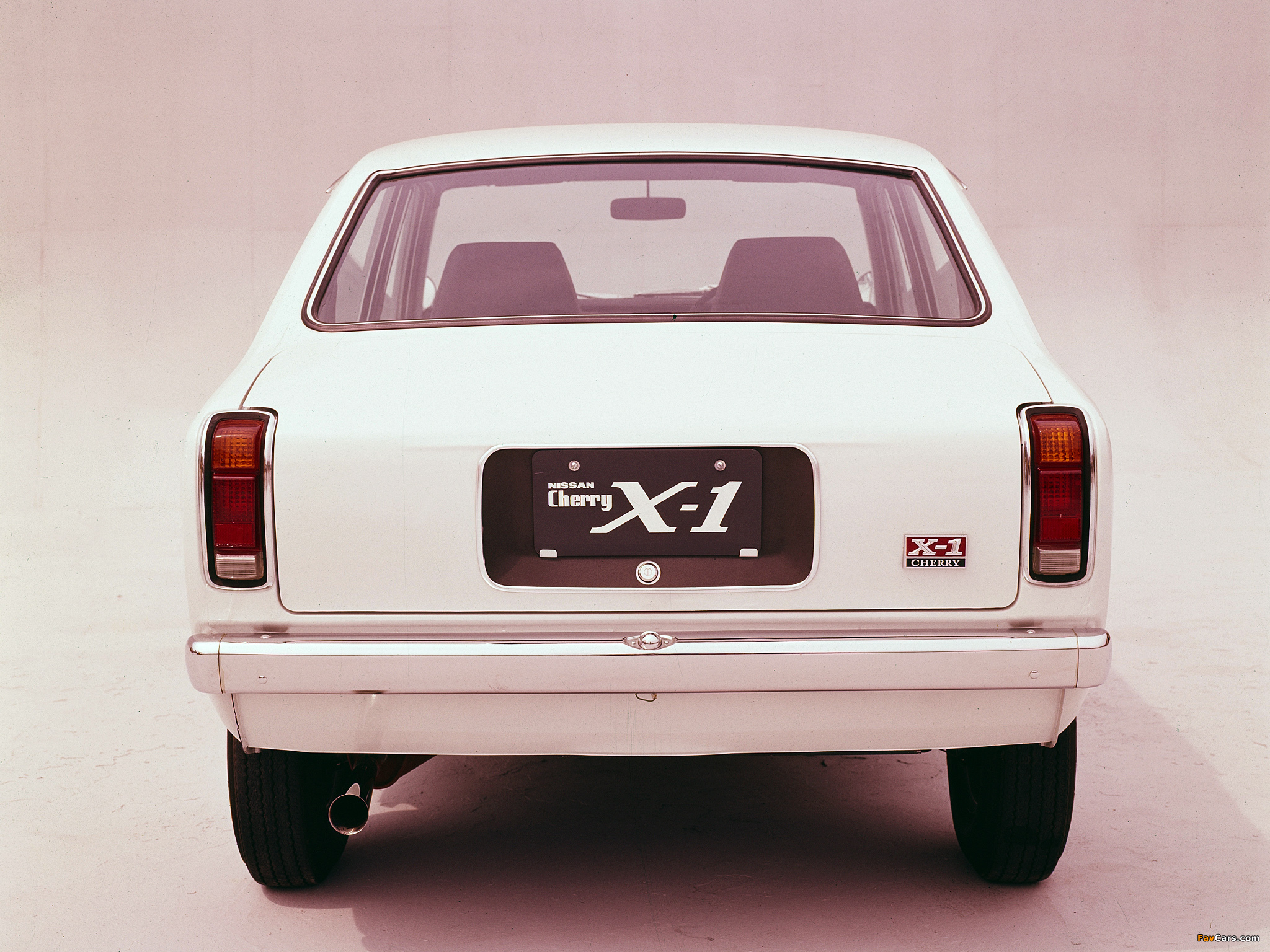 Pictures of Nissan Cherry X-1 4-door Sedan (E10) 1970–74 (2048 x 1536)