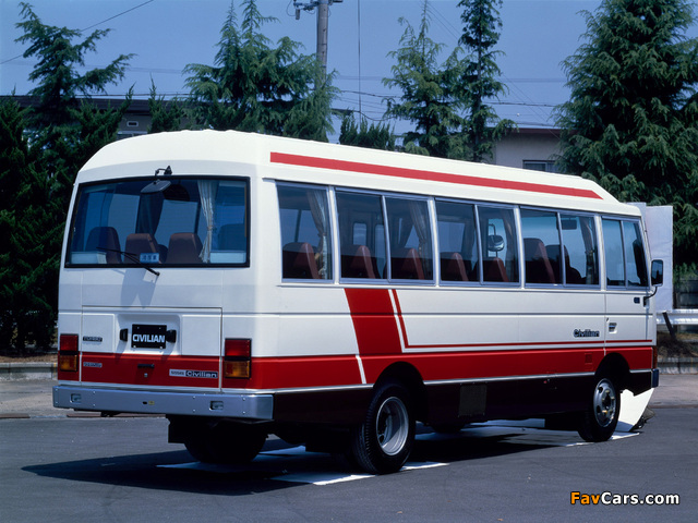 Nissan Civilian (W40) 1982–88 photos (640 x 480)
