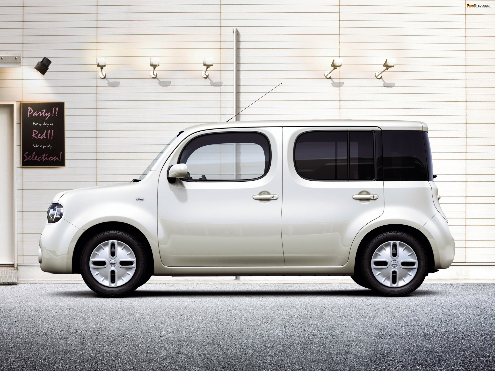 Photos of Nissan Cube Party Red Selection (Z12) 2010 (2048 x 1536)