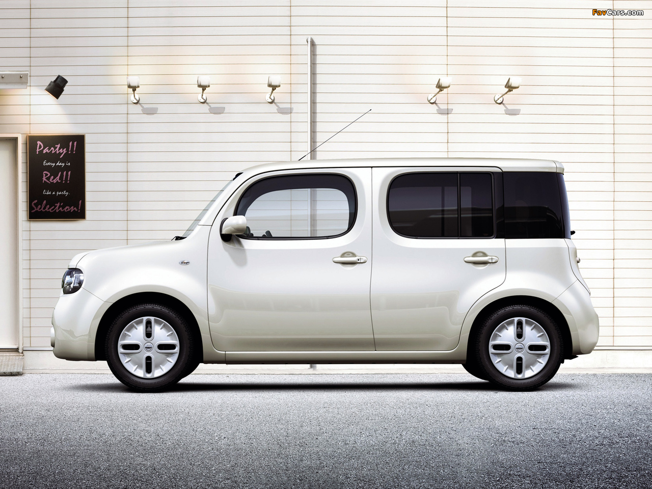 Photos of Nissan Cube Party Red Selection (Z12) 2010 (1280 x 960)
