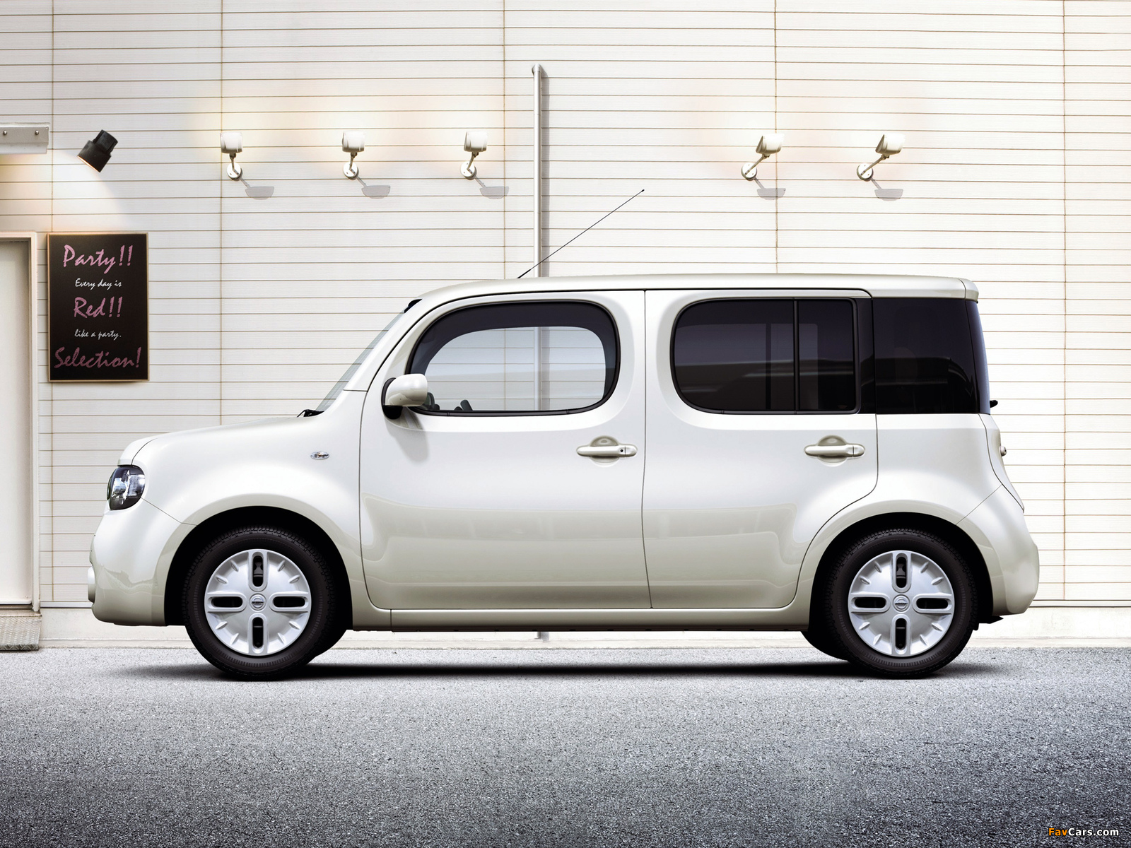 Photos of Nissan Cube Party Red Selection (Z12) 2010 (1600 x 1200)