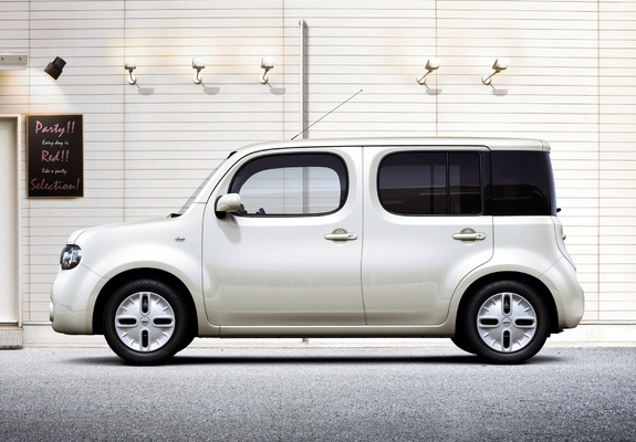 Photos of Nissan Cube Party Red Selection (Z12) 2010