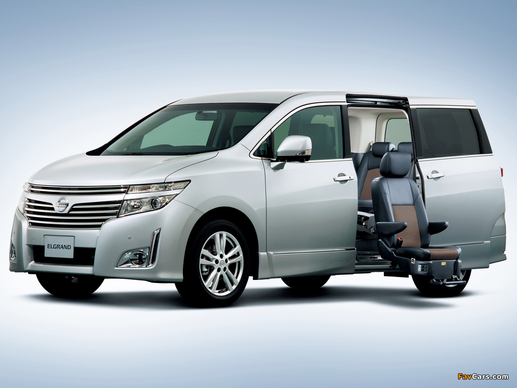 Images of Nissan Elgrand Highway Star (E52) 2010 (1024 x 768)