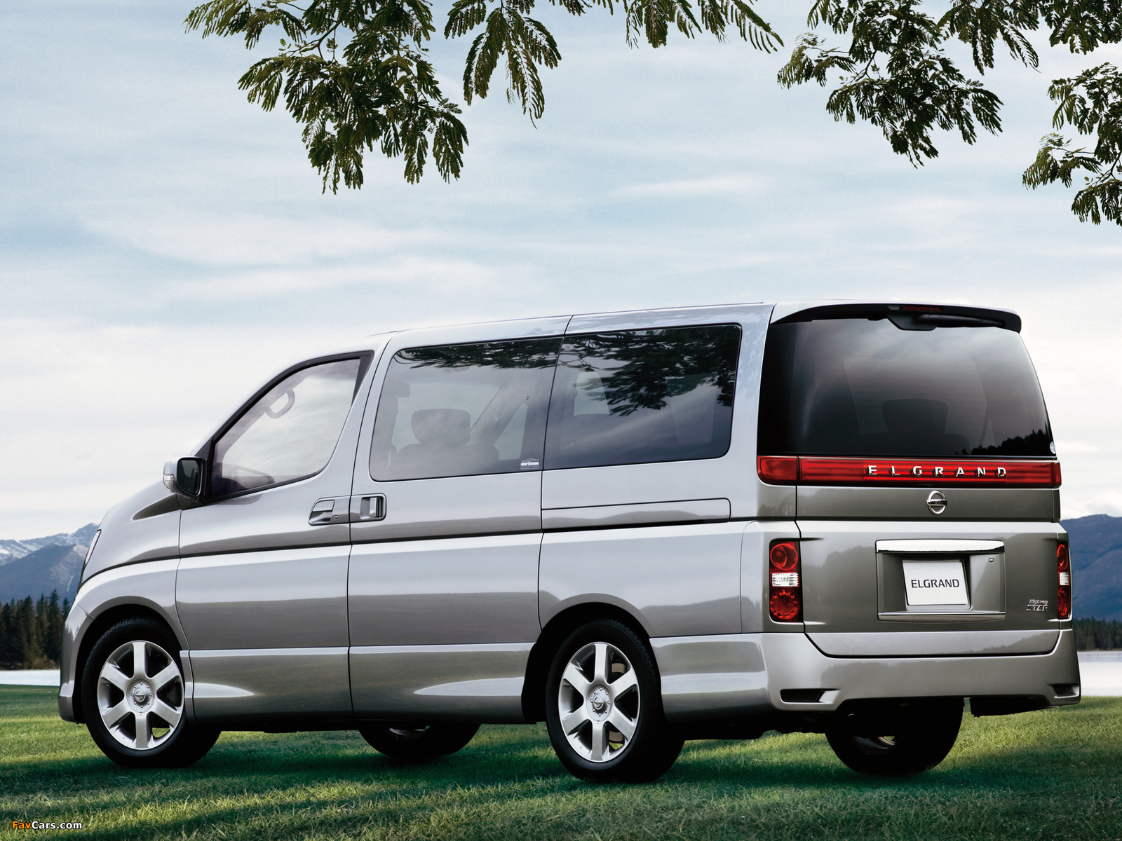 Nissan Elgrand Highway Star (E51) 2002–10 photos (1600 x 1200)