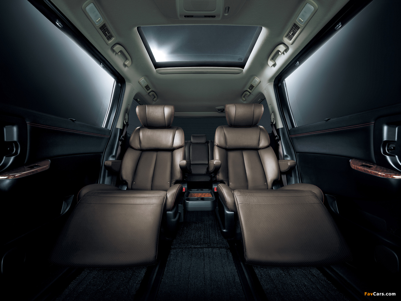 Nissan Elgrand Highway Star (E52) 2010 pictures (1280 x 960)