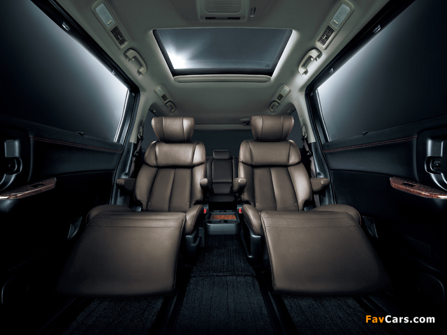 Nissan Elgrand Highway Star (E52) 2010 pictures (640 x 480)