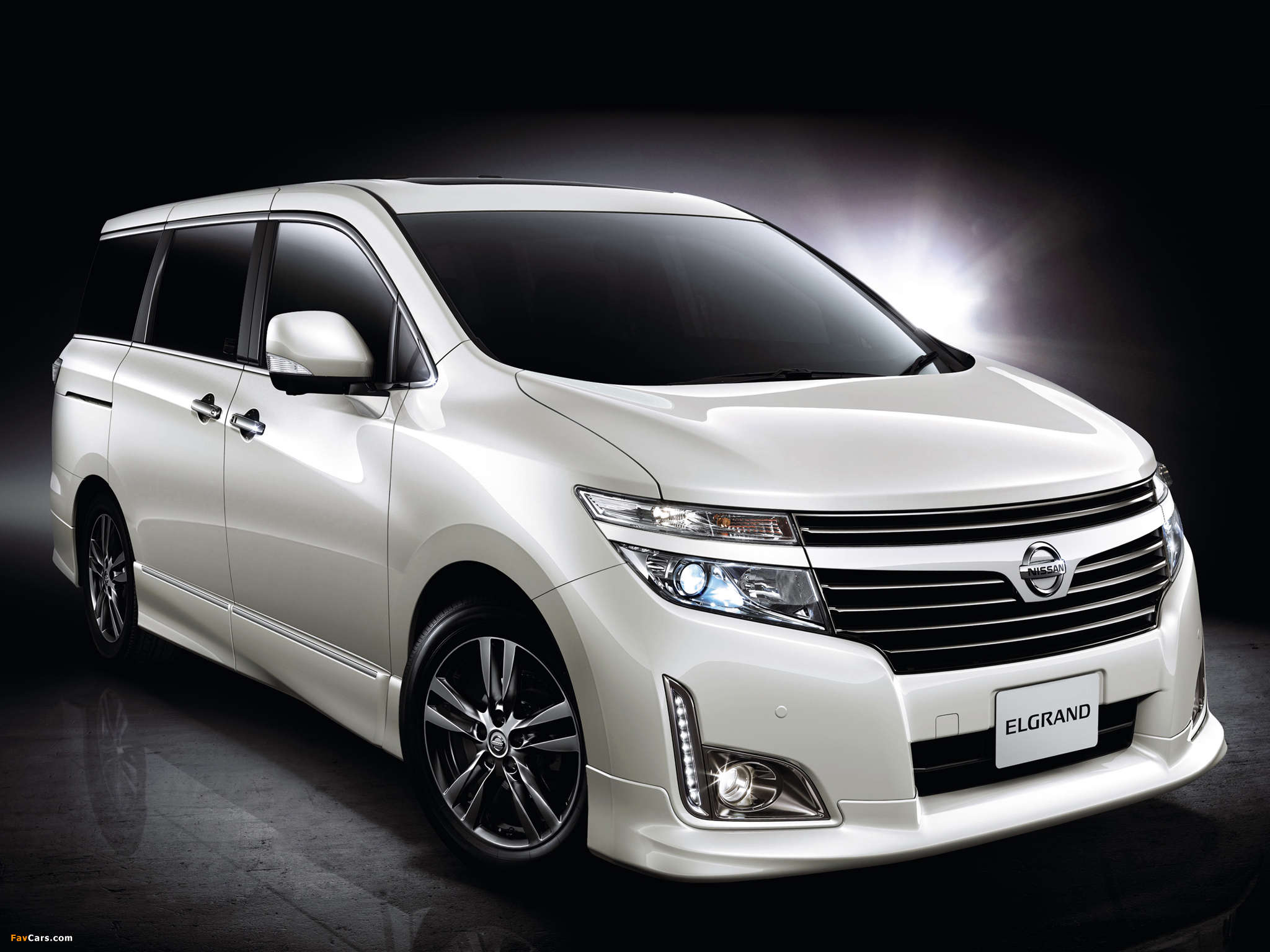 Pictures of Nissan Elgrand Highway Star Urban Chrome (E52) 2011 (2048 x 1536)