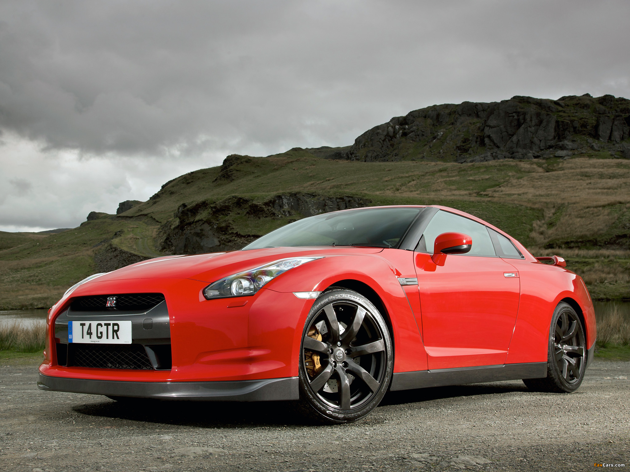 Images of Nissan GT-R Black Edition UK-spec 2008–10 (2048 x 1536)